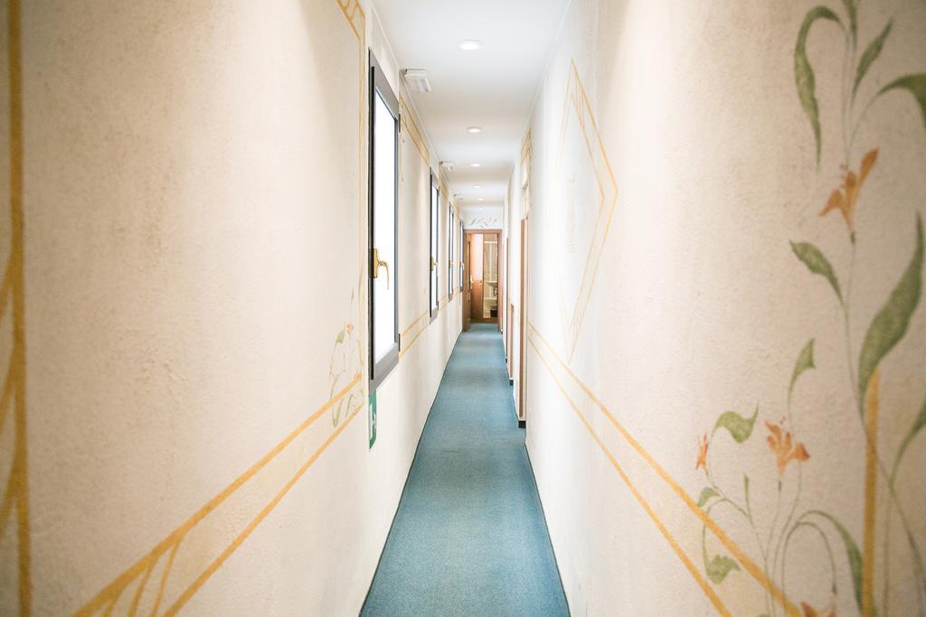 Hotel Trastevere Рим Екстер'єр фото